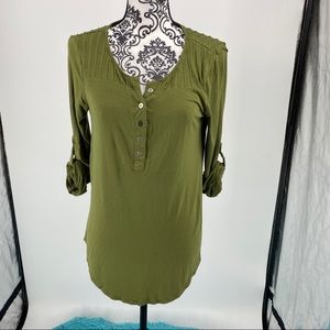 Cable & Gauge green 1/4 button long sleeve top